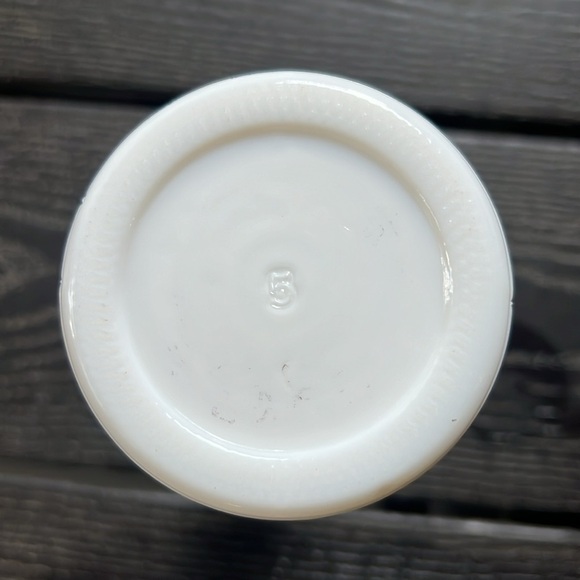 Elegant White Milk Glass Vase - Picture 4 of 5